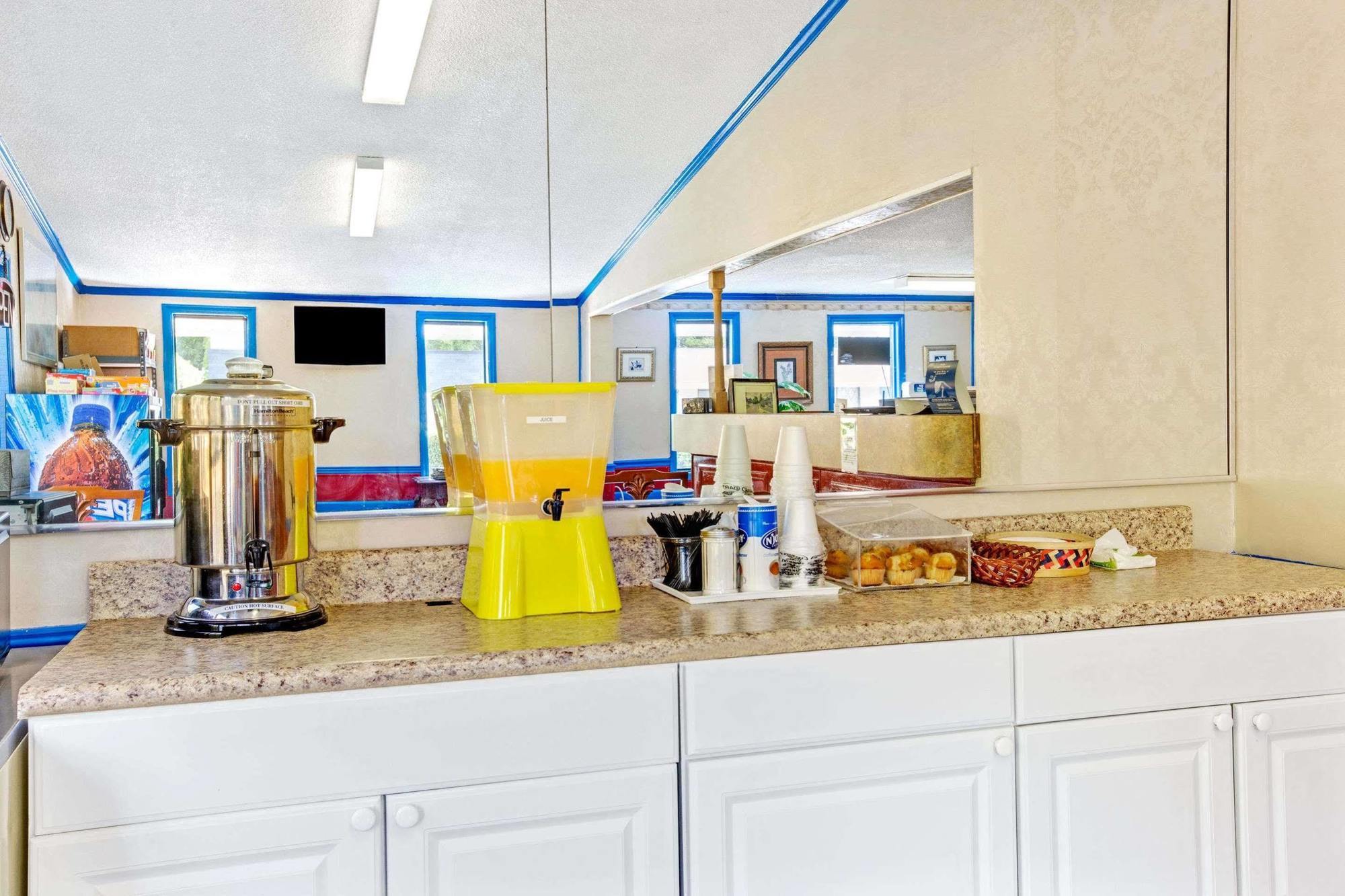 Knights Inn Charlotte South Пайнвил Екстериор снимка