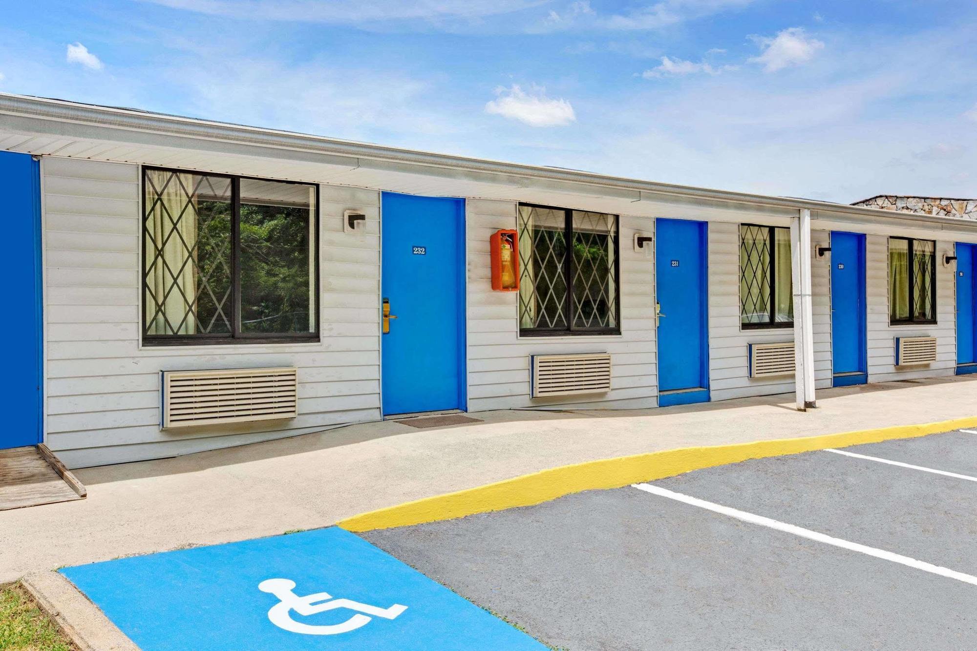 Knights Inn Charlotte South Пайнвил Екстериор снимка